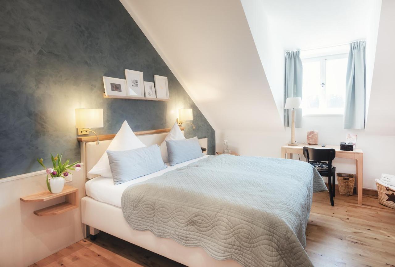 Biohotel Schlossgut Oberambach Bagian luar foto