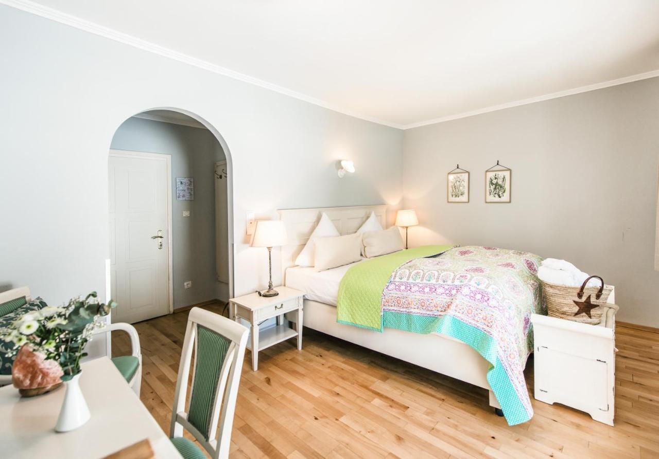 Biohotel Schlossgut Oberambach Bagian luar foto